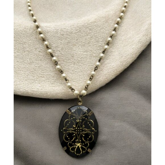 Vintage Faux Pearl Beaded Necklace with Black and Gold Oval Pendant Prong Set - Picture 1 of 8